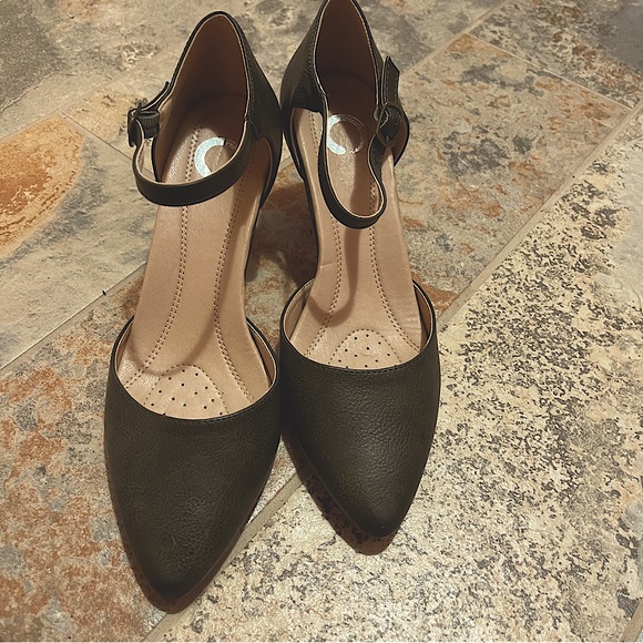 👠Deep Olive Green Ankle Strap  Pumps. - Picture 1 of 13